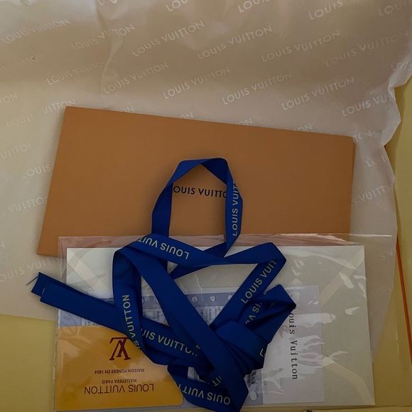 Louis Vuitton Petit Palais - Picture 2 of 12